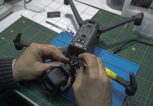 Το ΒΙΝΤΕΟ που τρόμαξε τον Έλον Μασκ: Drones νικούν τους ανθρώπους