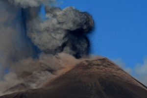 Ηφαίστειο ξύπνησε για πρώτη φορά μετά από 6 αιώνες στη Ρωσία, video