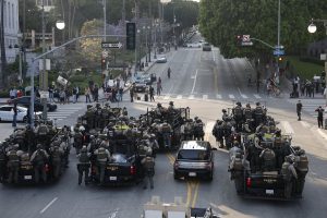 Πεζοναύτες στους δρόμους του Λος Άντζελες! Ο Τραμπ θέλει να διαλύσει την πέμπτη φάλαγγα των διεθνιστών