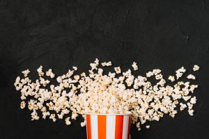 Απίστευτο ΒΙΝΤΕΟ: Ιρανοί με… ποπ κορν στα χέρια βλέπουν το σόου με τους πυραύλους