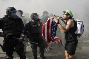 «Χρηματοδοτούνται από άτομα σαν τον Σόρος»: Φόβοι για επέκταση των ταραχών σε όλες τις ΗΠΑ, vid