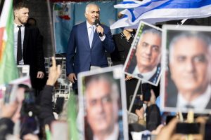 Αυτή τη μαριονέτα ετοιμάζει η Δύση για το Ιράν: «Παραιτηθείτε» λέει στο καθεστώς, vid