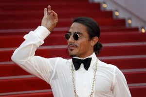 Έτσι έδιωξαν τον Salt Bae όταν προσπάθησε να μπει στο πάρτι των νικητών του Champions League! vid