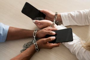 Υπαίθριοι φορτιστές… κολωνάκια στους δρόμους της Κίνας, video