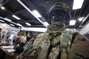 Ρώσοι στρατιώτες φορούν προστατευτικές στολές για να είναι «αόρατοι» στις θερμικές κάμερες, vid