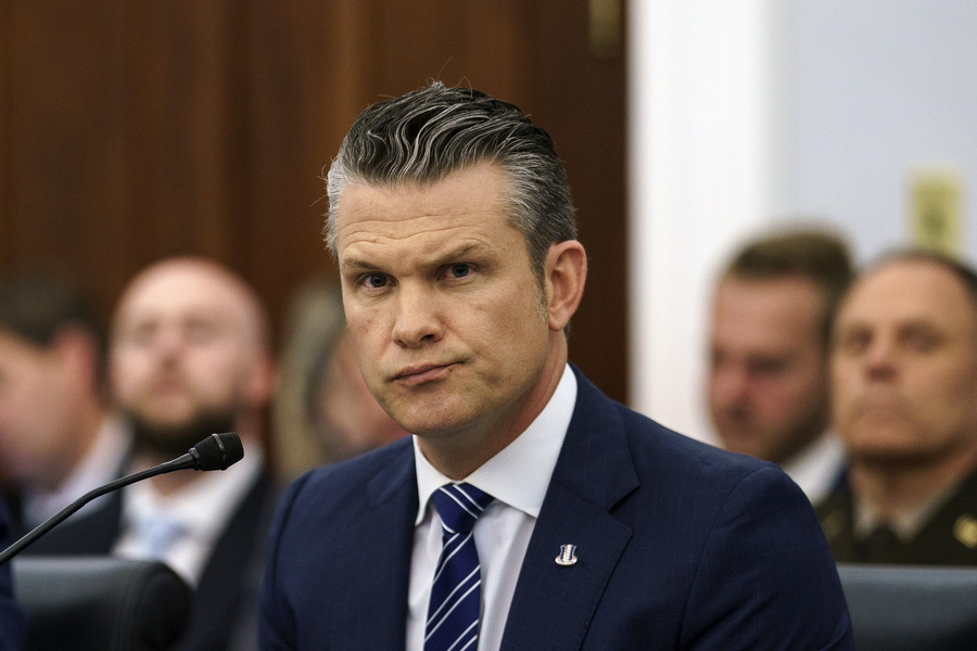 Θρίλερ εν πτήσει για τον Αμερικανό ΥΠΑΜ