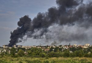 Τεράστιο σύννεφο καπνού στο Ντονέτσκ μετά από ρωσικό χτύπημα, video