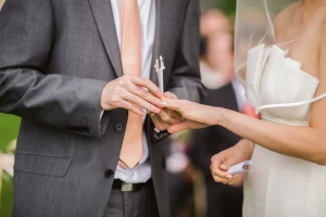 Της ράγισε την καρδιά: Γαμπρός έβαλε το ChatGPT να γράψει τους γαμήλιους όρκους του