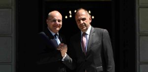 Γεραπετρίτης: Η ελληνική μειονότητα στην Αλβανία, μείζονα προτεραιότητα για την Ελλάδα