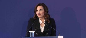 Στη Σαντορίνη η Όλγα Κεφαλογιάννη: “H βιώσιμη τουριστική ανάπτυξη απαιτεί κανόνες προστασίας”