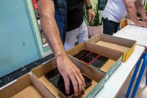 Kids Wallet: Ασπίδα προστασίας των ανηλίκων από τον εθισμό στο διαδίκτυο – 14.806 αποβολές μαθητών πέρυσι λόγω κινητού