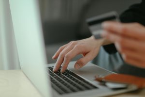 Ελληνική Ένωση Τραπεζών: Οι άμεσες πληρωμές ήρθαν για να μείνουν, είναι η νέα κανονικότητα