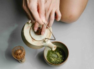 Τσάι matcha vs καφές: Ποιο ρόφημα είναι ιδανικό για να ξεκινήσετε τη μέρα σας;