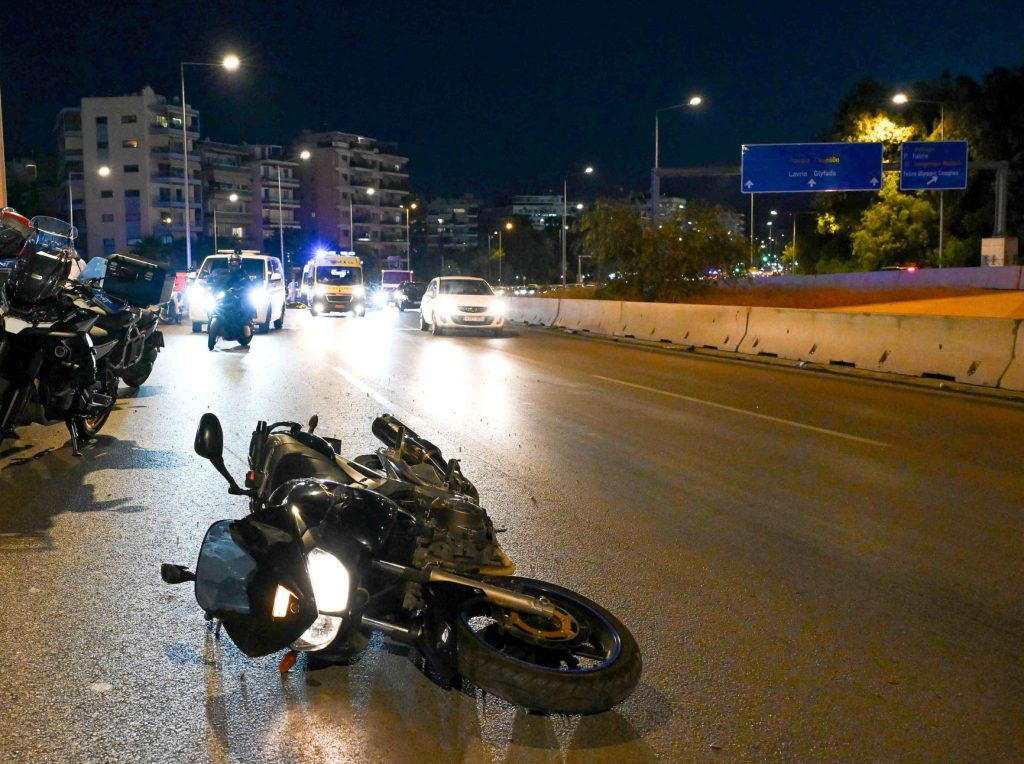 Τραγωδία στην Αργυρούπολη τα ξημερώματα: Δύο νεκροί σε τροχαίο με μηχανή