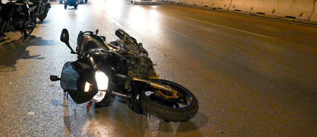 Τραγωδία στην Αργυρούπολη τα ξημερώματα: Δύο νεκροί σε τροχαίο με μηχανή