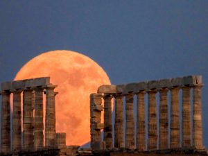 Έρχεται η Πανσέληνος του Αυγούστου 2025: Γιατί πήρε το όνομα «Φεγγάρι του Οξύρρυγχου»