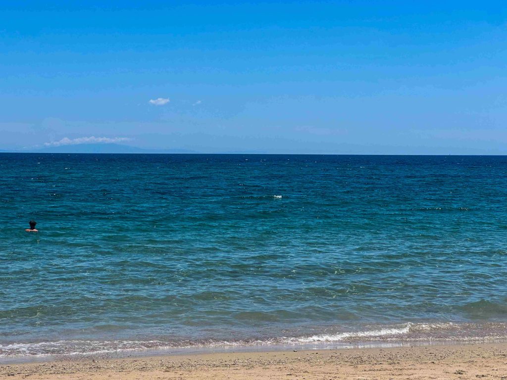 Βουλή: Άνοιξαν οι ηλεκτρονικές πλειοδοτικές δημοπρασίες για τη χρήση αιγιαλού και παραλίας