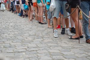Αμερικανός χρεώνει 33 δολάρια την ώρα για να περιμένει στην ουρά…αντί για εσάς!