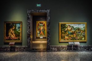 Τουρίστας κατέστρεψε πίνακα του 17ου αιώνα…όταν σκόνταψε μέσα σε μουσείο(vid)