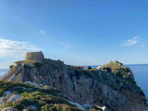 Ο Σεΐχης του Κατάρ στη Σκιάθο: Ενδιαφέρθηκε για την αναστήλωση του ιστορικού κάστρου