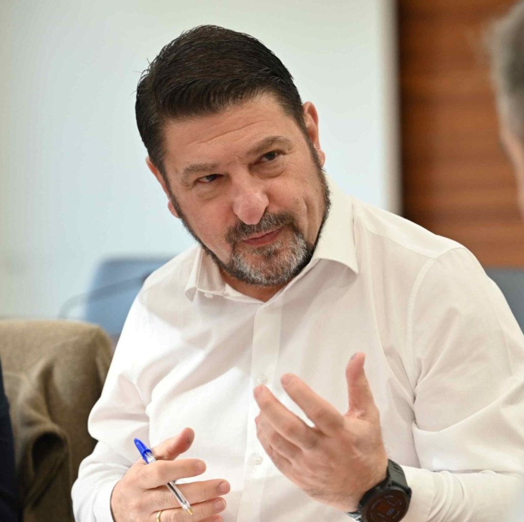 Την Δομή Αστέγων του Πειραιά επισκέφθηκε ο Νίκος Χαρδαλιάς