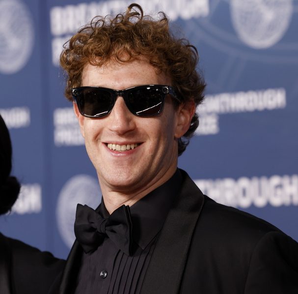 Ο Μαρκ Ζάκερμπεργκ ενώπιον του δικαστηρίου για τον εθισμό εφήβων στα μέσα κοινωνικής δικτύωσης, vid