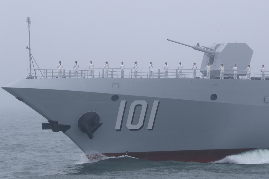 Πολεμικό πλοίο της Κίνας συγκρούστηκε με σκάφος της ακτοφυλακής, video