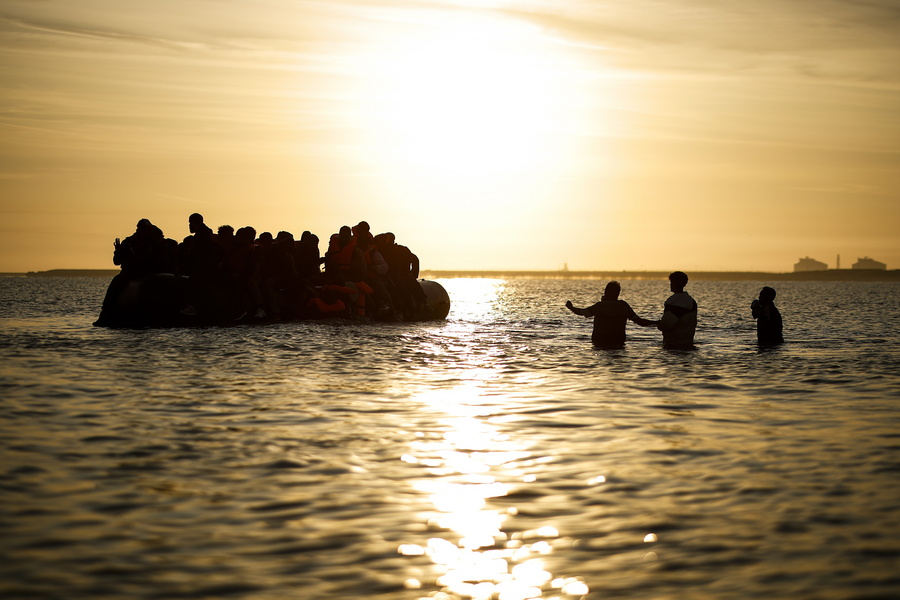 Ρωσία σε Ε.Ε.: Βάζετε εκατομμύρια παράνομους μετανάστες, αλλά σας πείραξαν οι Ρώσοι τουρίστες