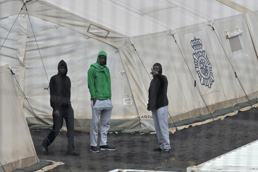 Ροδόπη: Αυτοκίνητο που μετέφερε παράνομους μετανάστες έπεσε σε χαράδρα – Ένας νεκρός