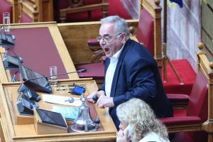 «Είστε ανήθικη πολιτικά, σας παραδίδω στη χλεύη του λαού»: Νέος χαμός με Κωνσταντοπούλου στη Βουλή, vid