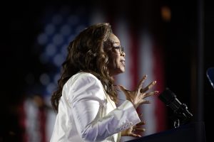 Η Όπρα Γουίνφρεϊ επαινεί την απόφαση της Αυστραλίας να απαγορεύσει τα social media για τα παιδιά