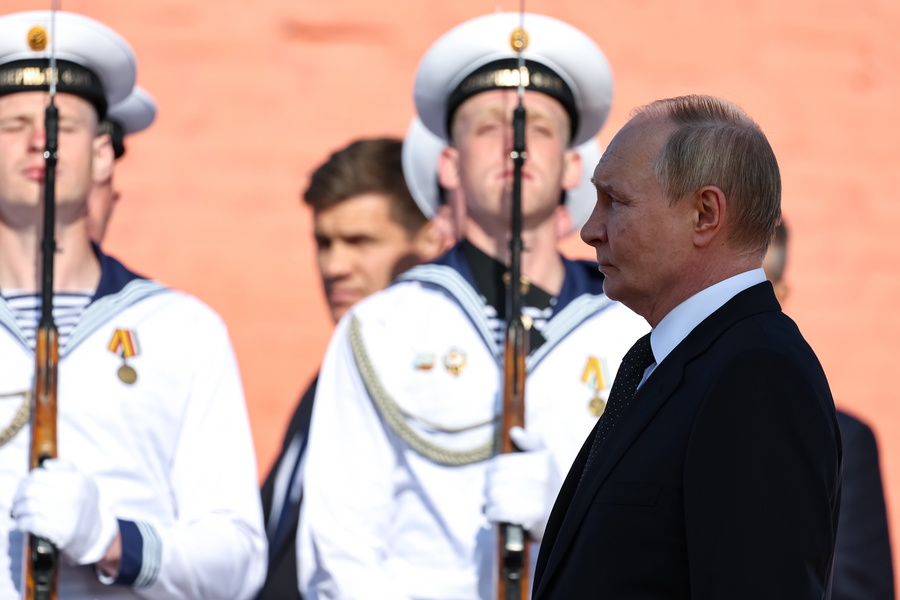 Η είσοδος του Πούτιν ενώπιον πρεσβευτών από «μη φιλικά κράτη», vid