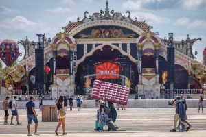 Παρανάλωμα του πυρός η γνωστή «Tomorrowland» λίγο πριν την έναρξη του φεστιβάλ, vid