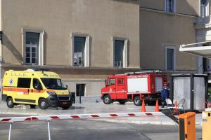 Ολοκληρώθηκε η επιχείρηση περισυλλογής ύποπτου φακέλου στη Βουλή