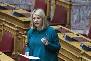 Ζέττα Μακρή για τον δημοσιογράφο που συνελήφθη: «Για να μην συνεχιστούν τα αρνητικά δημοσιεύματα έπρεπε να ενδώσω»