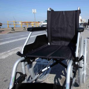 Δυτική Ελλάδα: Αυξήθηκαν κατακόρυφα το 2024 οι οδηγοί που εμποδίζουν την ελεύθερη κίνηση πεζών και ΑΜΕΑ