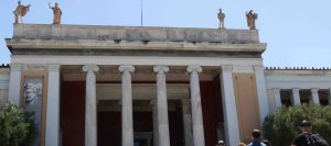 «Ο κρατήρας του άρχοντα από το Λευκαντί» στο Αθέατο Μουσείο του Εθνικού Αρχαιολογικού Μουσείου