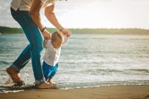 Ισπανία: Στις 17 εβδομάδες η γονική άδεια – Η πλέον γενναιόδωρη για τους πατέρες στην ΕΕ