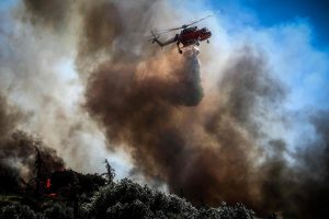 Επιχείρηση κατάσβεσης πυρκαγιάς σε περιοχή του Δήμου Φαιστού στο Ηράκλειο