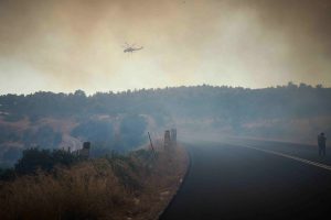 Μάχη της Πυροσβεστικής σε όλα τα μέτωπα – Αναζωπύρωση της φωτιάς στον Πισσώνα Ευβοίας – Νέο μήνυμα 112
