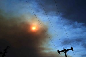 Φωτιά στον Φενεό: Συνελήφθησαν δύο άνδρες για εμπρησμό – Έκαναν ηλεκτροσυγκόλληση μέσα στο δάσος