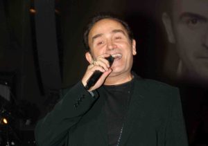 “Είστε η αιτία που συνεχίζω”: Ο Γονίδης ετοιμάζει νέο τραγούδι και μας δίνει μια πρώτη γεύση, vid