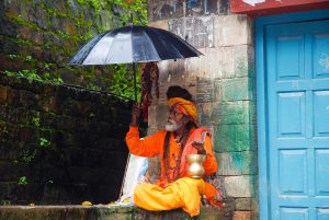 Το είδαμε κι αυτό: Προσκυνούν Βρετανό σαν…ινδικό “θεό” , vid