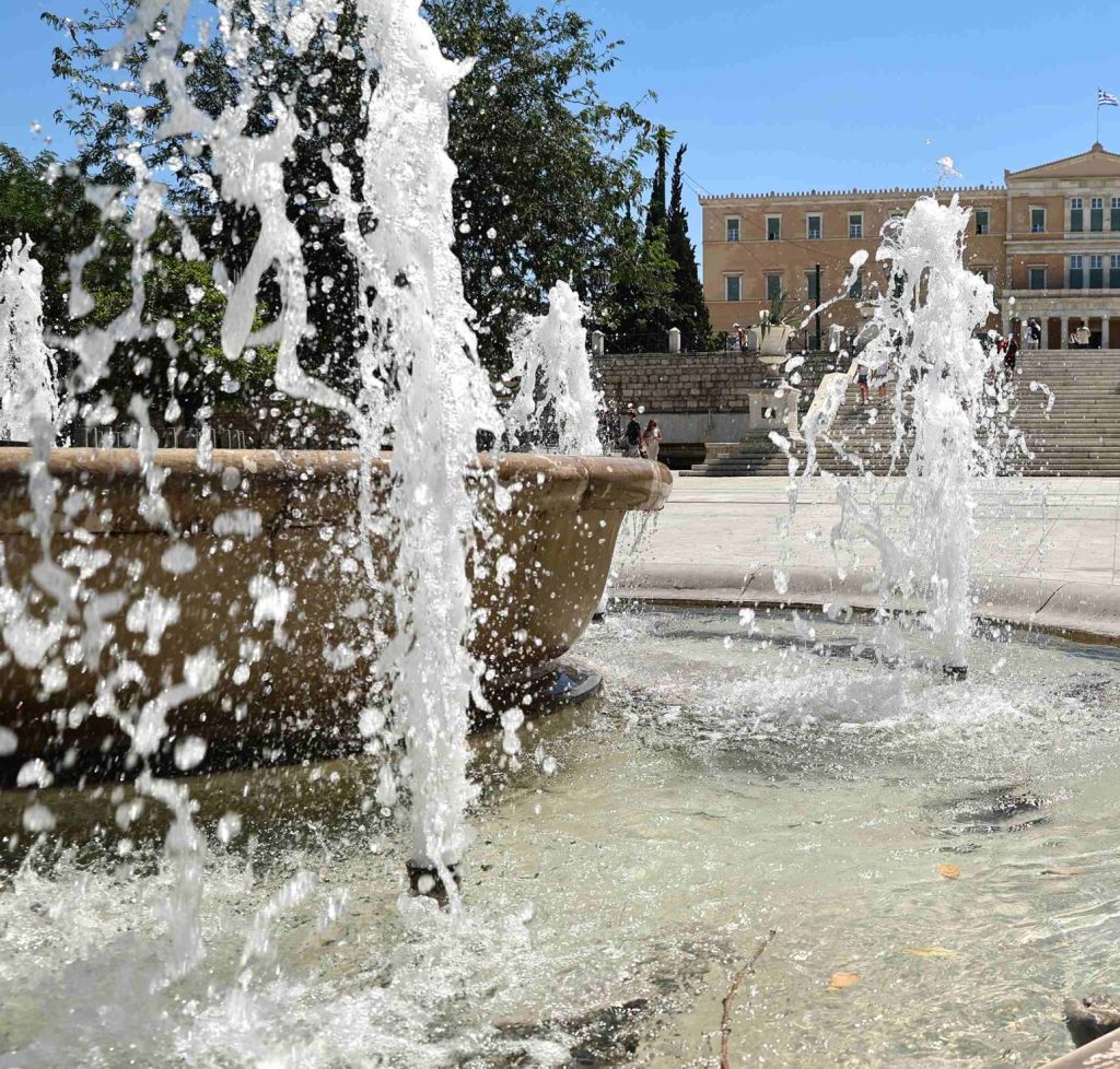 Καιρός: Επιμένει ο καύσωνας και σήμερα – Έως 39 βαθμούς η θερμοκρασία
