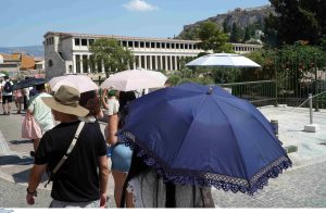 Καιρός: Επελαύνει ο καύσωνας σε όλη τη χώρα – Στο “κόκκινο” οι θερμοκρασίες με 43άρια και σήμερα