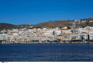 Πανελλήνια Ένωση Ξενοδόχων: Καταδικάζει το περιστατικό με τον αποκλεισμό τουριστών στη Σύρο