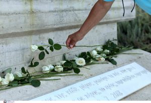 Συγκίνηση στις εκδηλώσεις μνήμης για την 7η επέτειο από τη φονική πυρκαγιά στο Μάτι