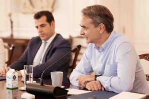 Συνάντηση Μητσοτάκη – Πλεύρη την Τετάρτη, μετά το διπλωματικό σοκ με Χαφτάρ
