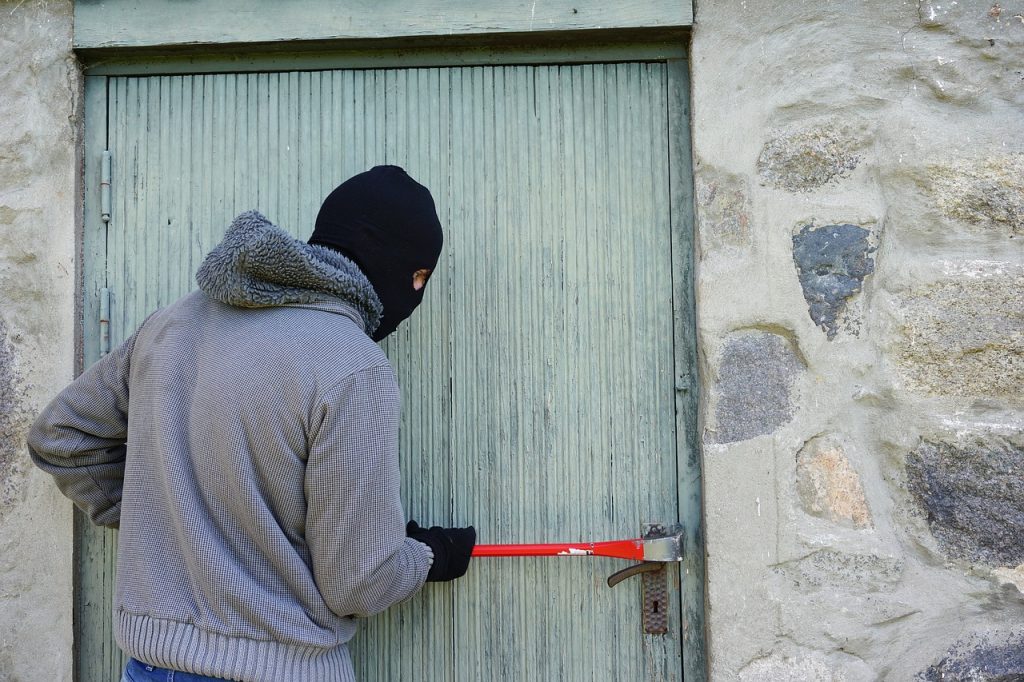 Βρετανία: Μπούκαραν σε κατάστημα… αλλά κάτι τους εμπόδισε να κλέψουν! (Viral Video)