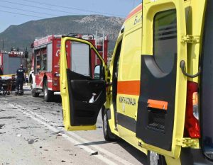 Κατερίνη: ΙΧ έπεσε σε γκρεμό – Απεγκλωβίστηκε τραυματισμένη γυναίκα